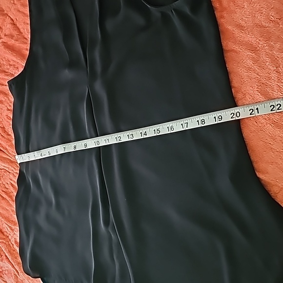 Vince Camuto's Blk breezy blouse lightens up your workweek. Sz. Small - Picture 8 of 9